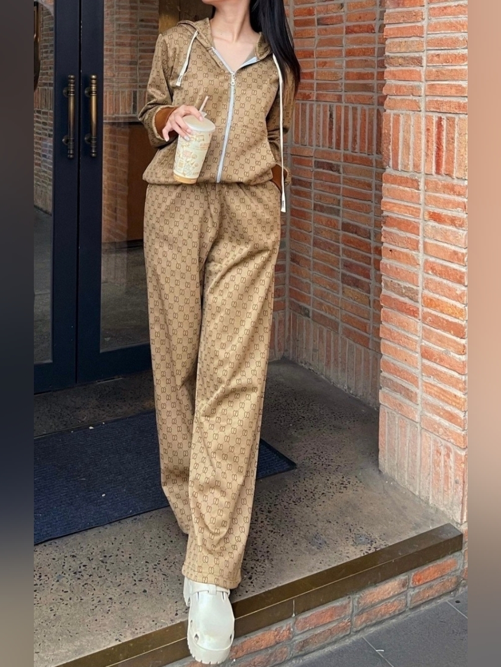 2pcs Brown Logo-Print Relaxed Track Pants And Hoodie Jacket Set